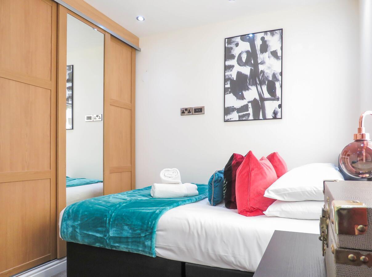 Tudors Esuites Four Bedroom House Birmingham Exterior foto